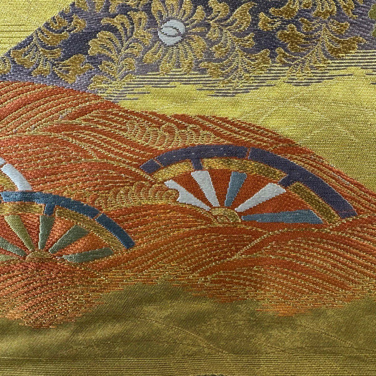 【美品】 袋帶 秀品級 山並 草花紋刺繡 金金箔 金色 大鼓圖案 純蠶絲