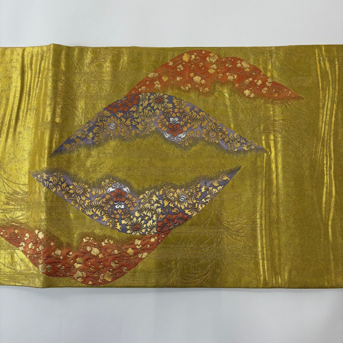 【美品】 袋帶 秀品級 山並 草花紋刺繡 金金箔 金色 大鼓圖案 純蠶絲