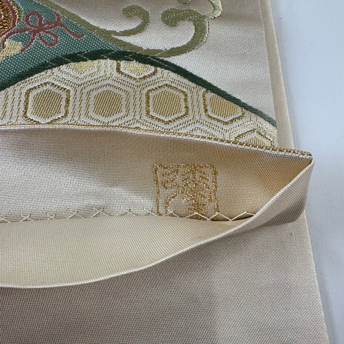 袋帶 秀品級 有落款 關西仕立 松樹竹子梅花 寶盡くし 金絲 刺繡 奶油色 六通 純蠶絲