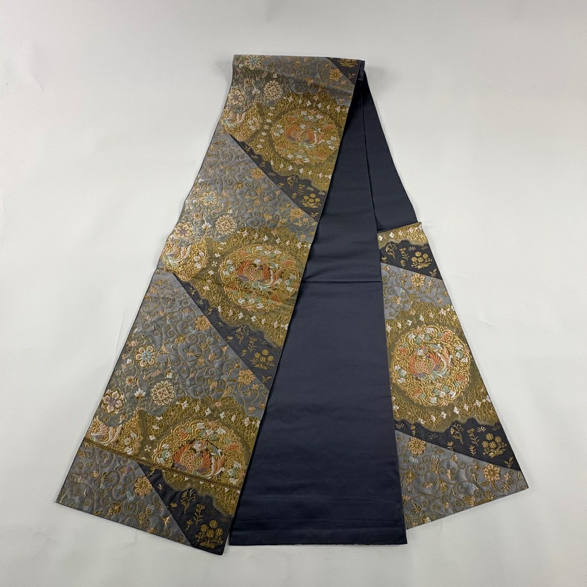 【美品】 袋帶 秀品級 服部織物 落款あり 華紋 鳳凰 金糸 金金箔 灰色 六通 純蠶絲