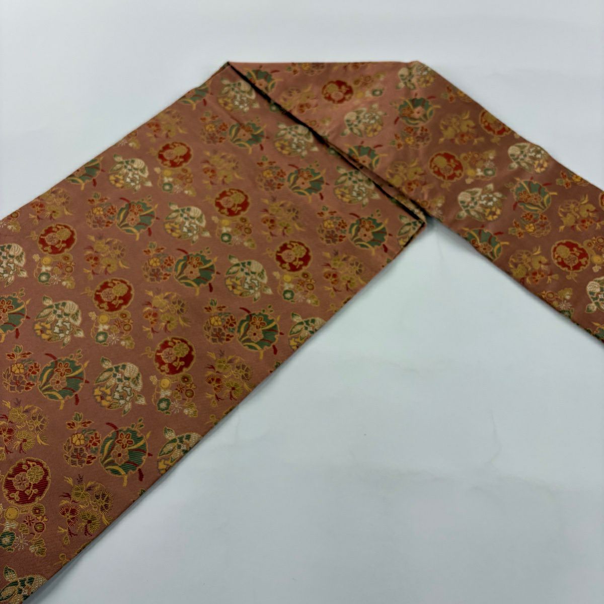 【美品】 名古屋帶 秀品級 雪輪 草花紋 金彩裝飾 粉米色 純蠶絲