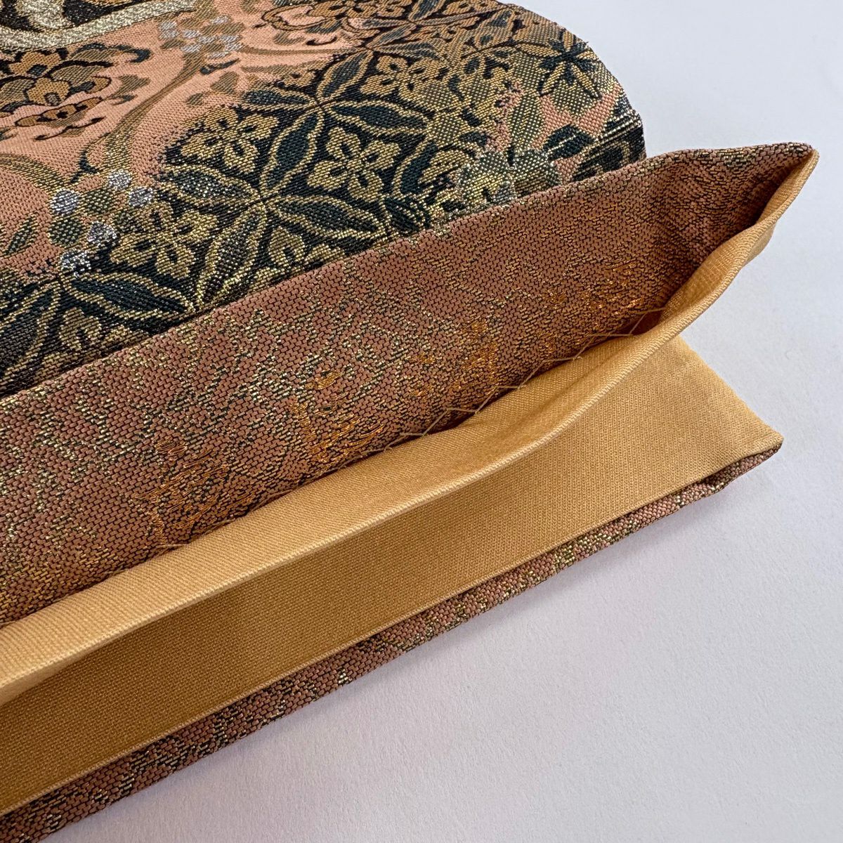 【美品】 袋帶 秀品級 振袖禮服禮服用 蝶 草花紋 金糸 金金箔 粉米色 六通 純蠶絲