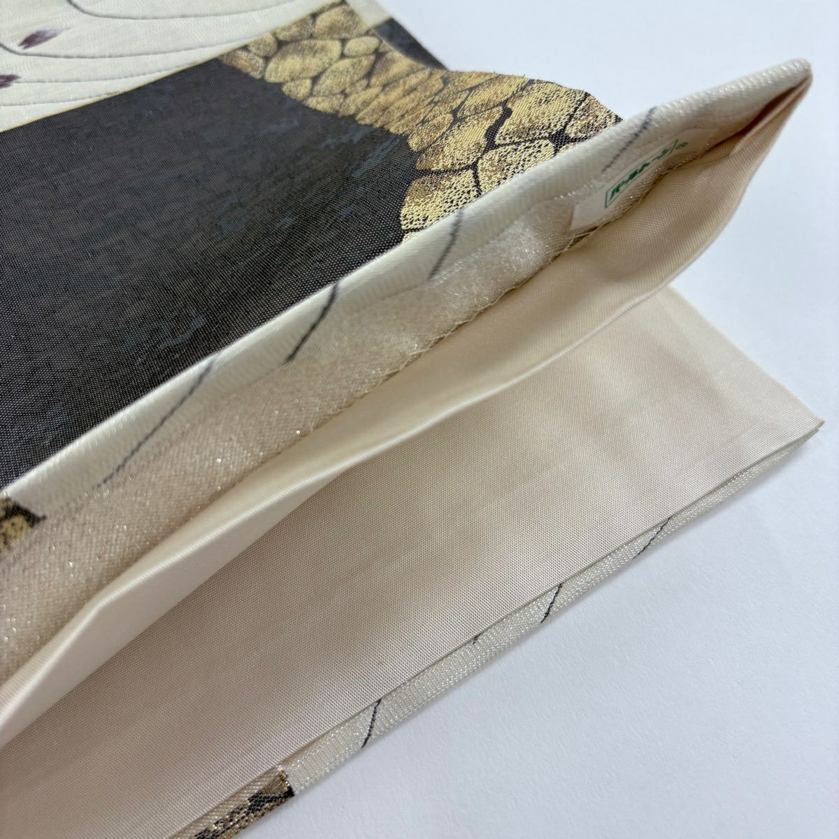 【美品】 袋帶 秀品級 波紋 草花紋刺繡 金金箔 奶油 六通 純蠶絲