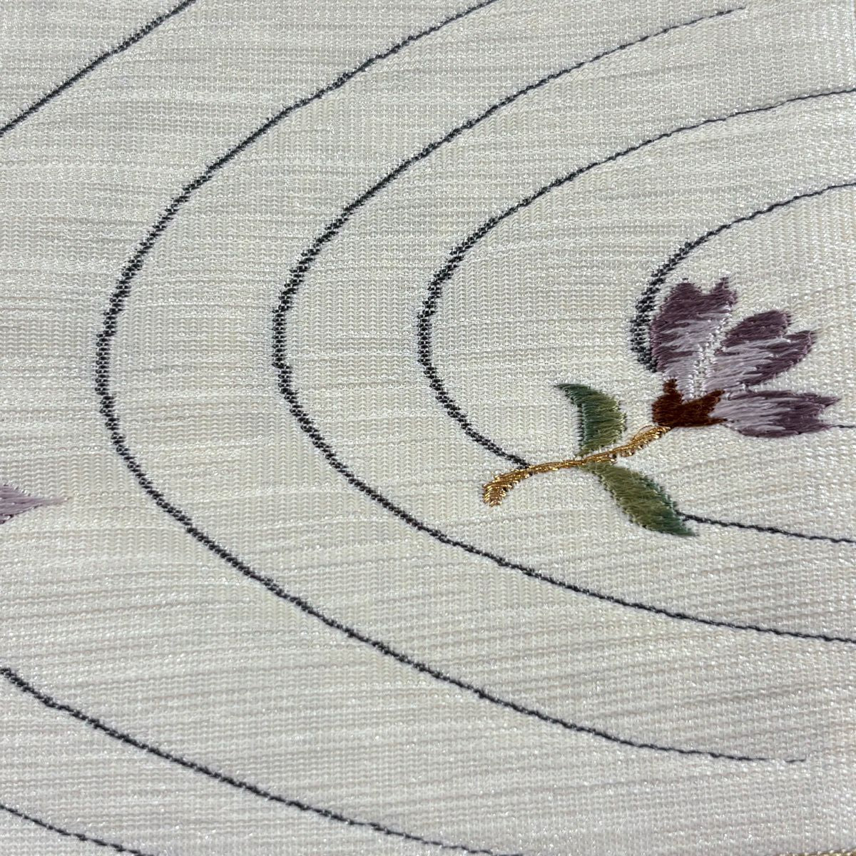 【美品】 袋帶 秀品級 波紋 草花紋刺繡 金金箔 奶油 六通 純蠶絲