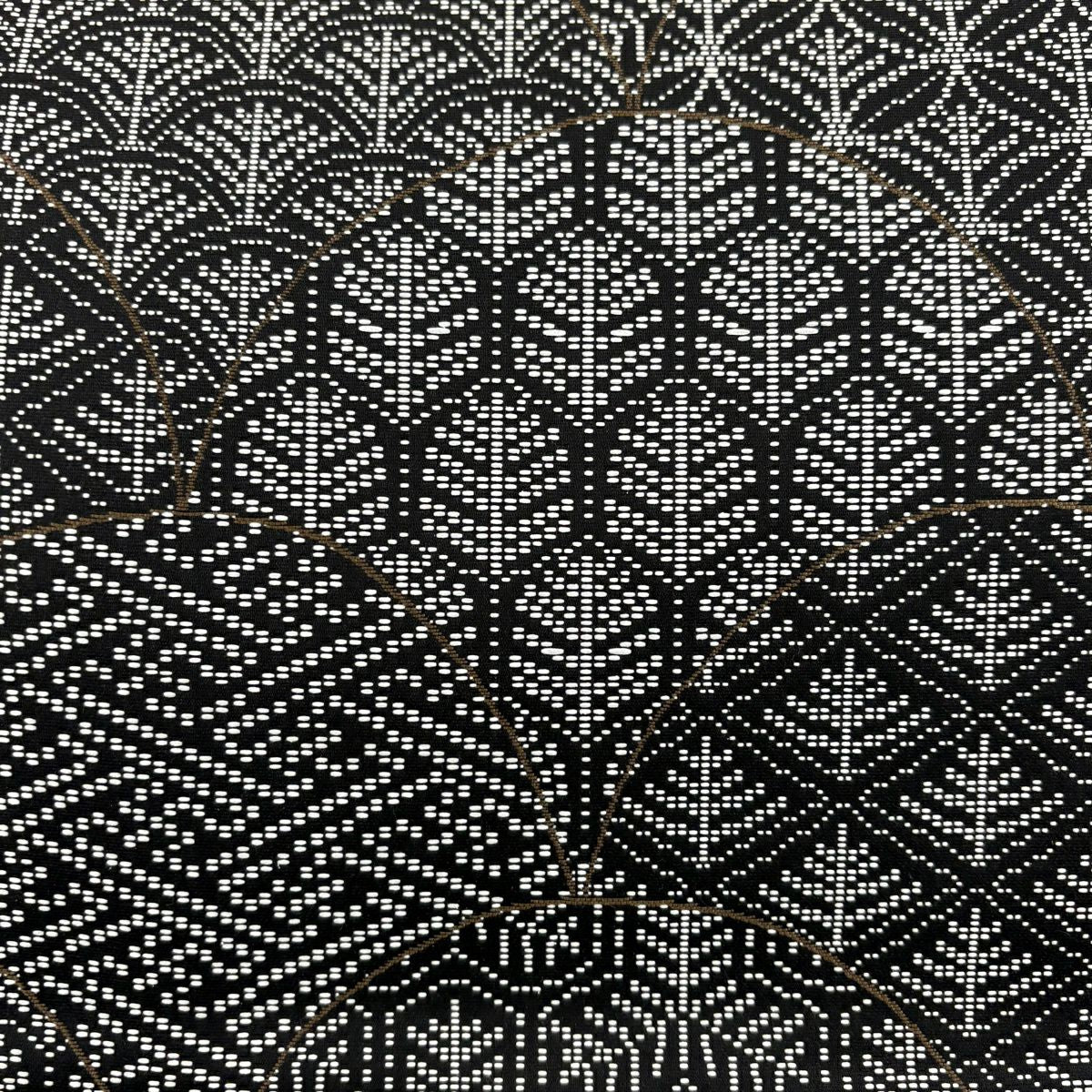 【美品】 袋帶 秀品級 有職紋樣 若松樹 刺繡 黑 六通 純蠶絲