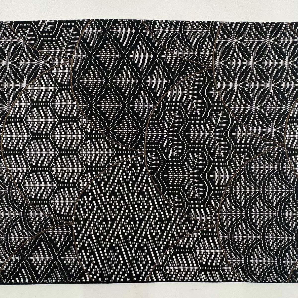 【美品】 袋帶 秀品級 有職紋樣 若松樹 刺繡 黑 六通 純蠶絲