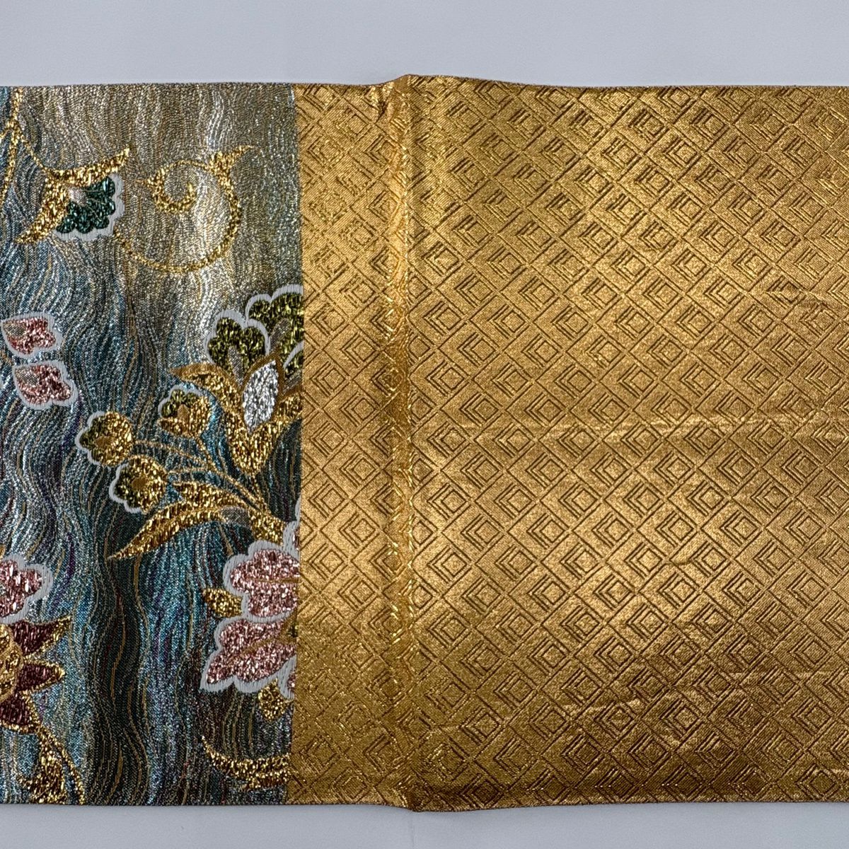 【美品】 袋帶 優品級 振袖禮服禮服用 花唐草紋 斜條紋 金金箔 水藍色 六通 純蠶絲