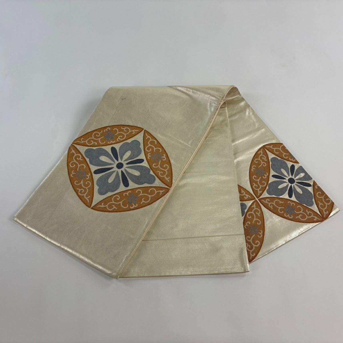 袋帶 秀品級 七寶 花菱 相良刺繡 金金箔 奶油色 大鼓圖案 純蠶絲