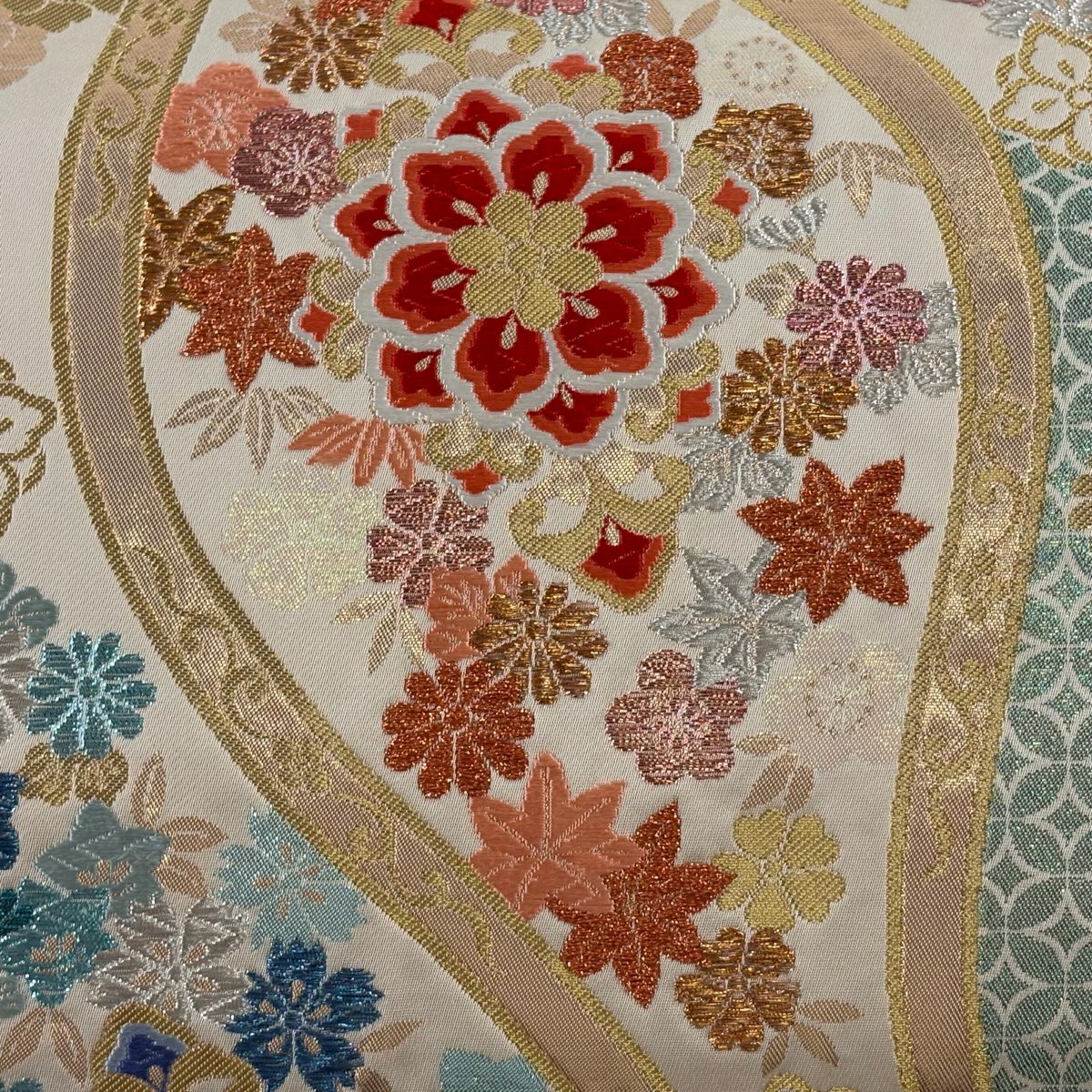 【美品】 袋帶 秀品級 立涌 華紋 金銀彩 唐織 米色 六通 純蠶絲