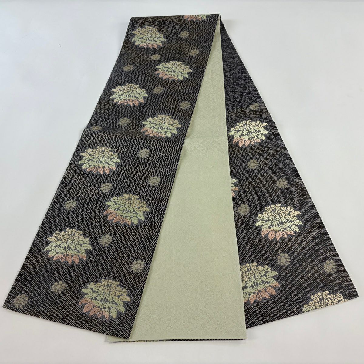 【美品】 袋帶 秀品級 草花紋紋 紗綾形 刺繡 金金箔 灰色 六通 純蠶絲
