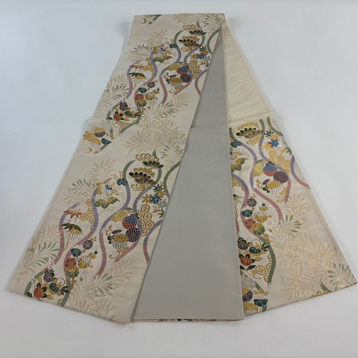 【美品】 袋帶 秀品級 春秋草花紋紋 松樹竹子梅花 金銀絲 唐織 米色 六通 純蠶絲