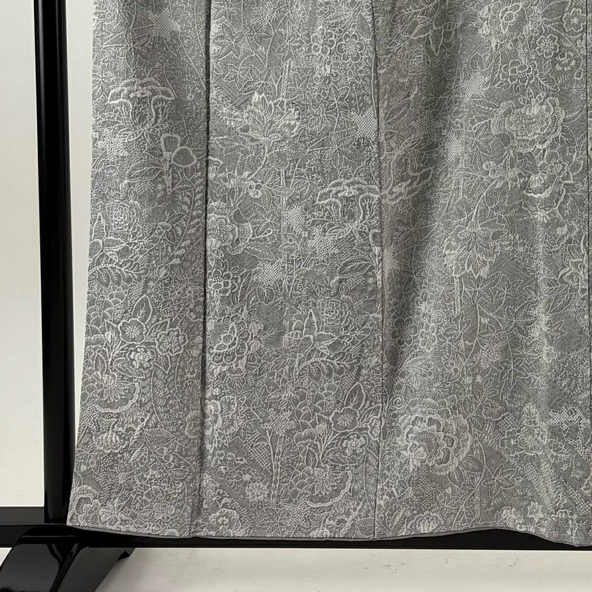 【美品】 小紋 身長159cm 袖長65cm M 雙層 山岡古都 證書附帶 草花紋紋意匠 灰色 純蠶絲 逸品級