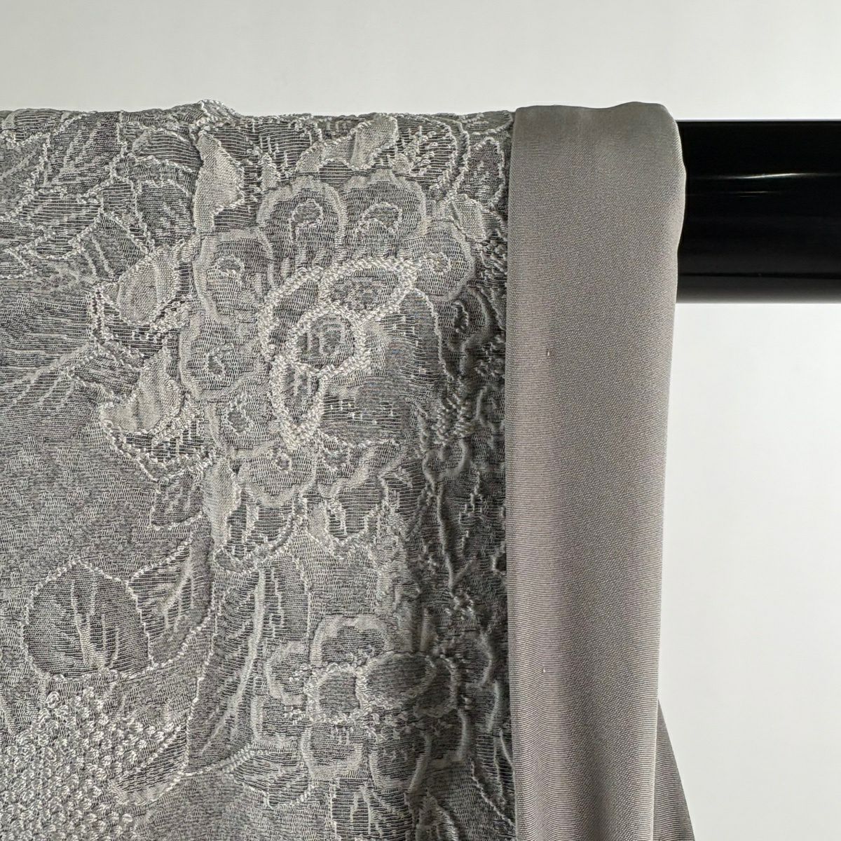 【美品】 小紋 身長159cm 袖長65cm M 雙層 山岡古都 證書附帶 草花紋紋意匠 灰色 純蠶絲 逸品級