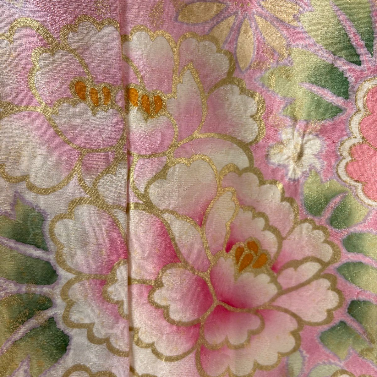 振袖禮服 身長186cm 袖長73cm 未仕立 純蠶絲 翠山工房 假絵羽 落款 牡丹 草花紋紋 金銀彩 絞染 米色 逸品級