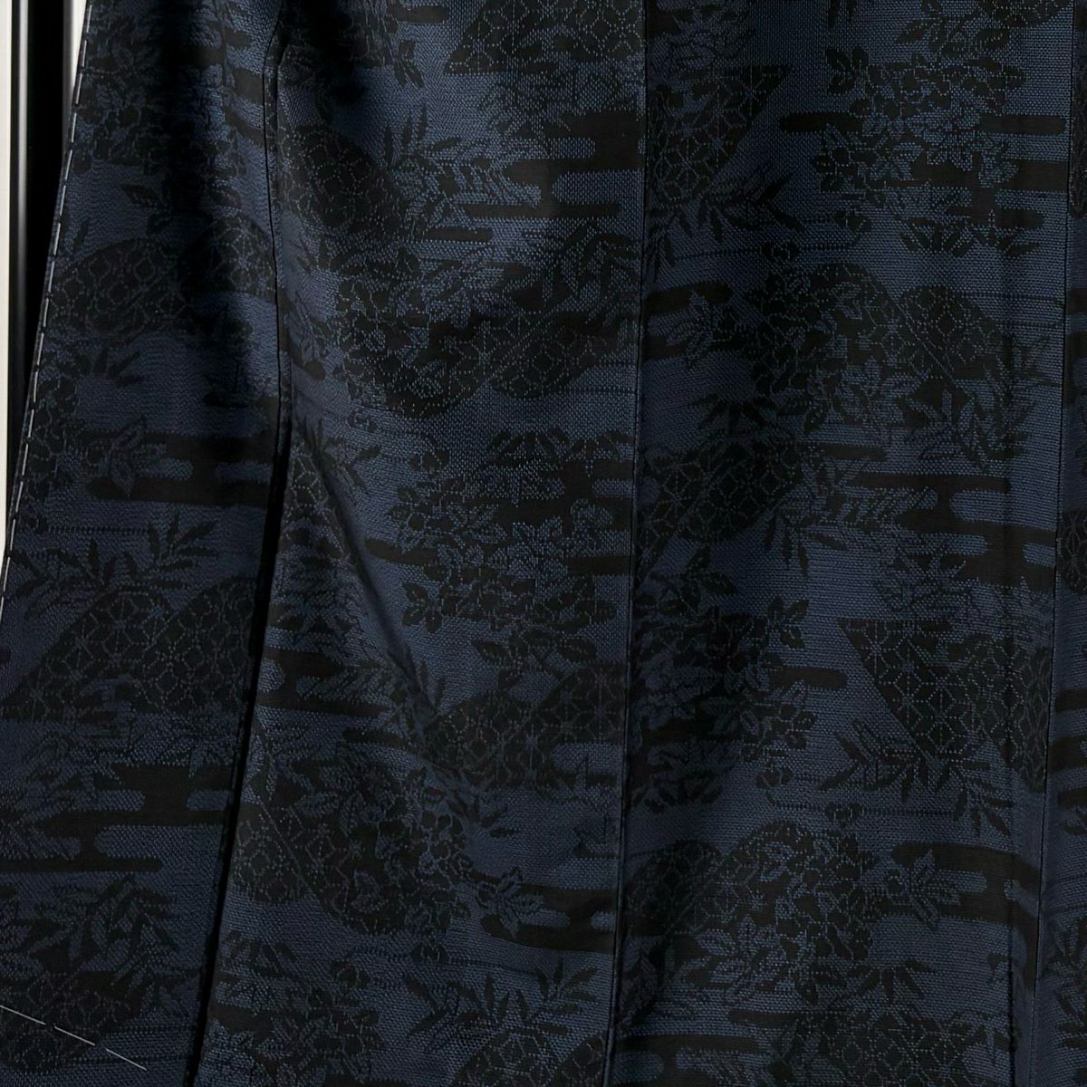 【美品】 大島紬織 身長164.5cm 袖長64cm M 雙層 都喜ヱ門 純泥染 證書附帶 草花紋紋 霞紋 深藍 純蠶絲 逸品級