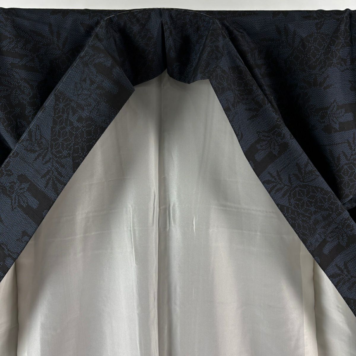 【美品】 大島紬織 身長164.5cm 袖長64cm M 雙層 都喜ヱ門 純泥染 證書附帶 草花紋紋 霞紋 深藍 純蠶絲 逸品級
