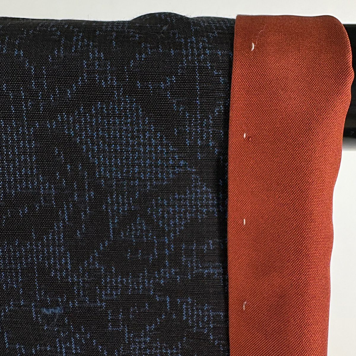 【美品】 大島紬織 身長164.5cm 袖長64cm M 雙層 都喜ヱ門 純泥染 證書附帶 草花紋紋 霞紋 深藍 純蠶絲 逸品級