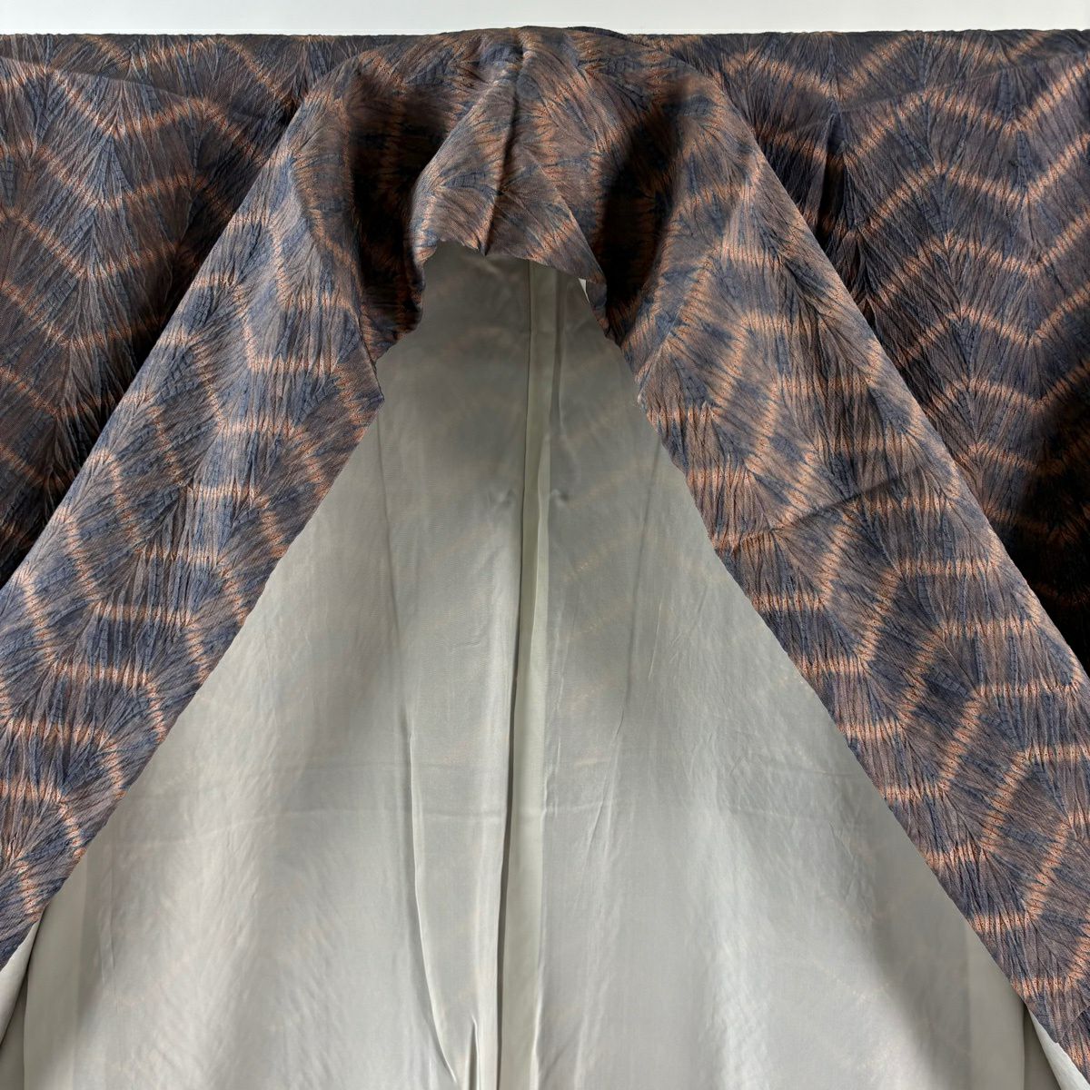 小紋 身長158.5cm 袖長62.5cm S 雙層 吉澤與市 落款あり 幾何學圖案 絞染 薄小豆 純蠶絲 逸品級