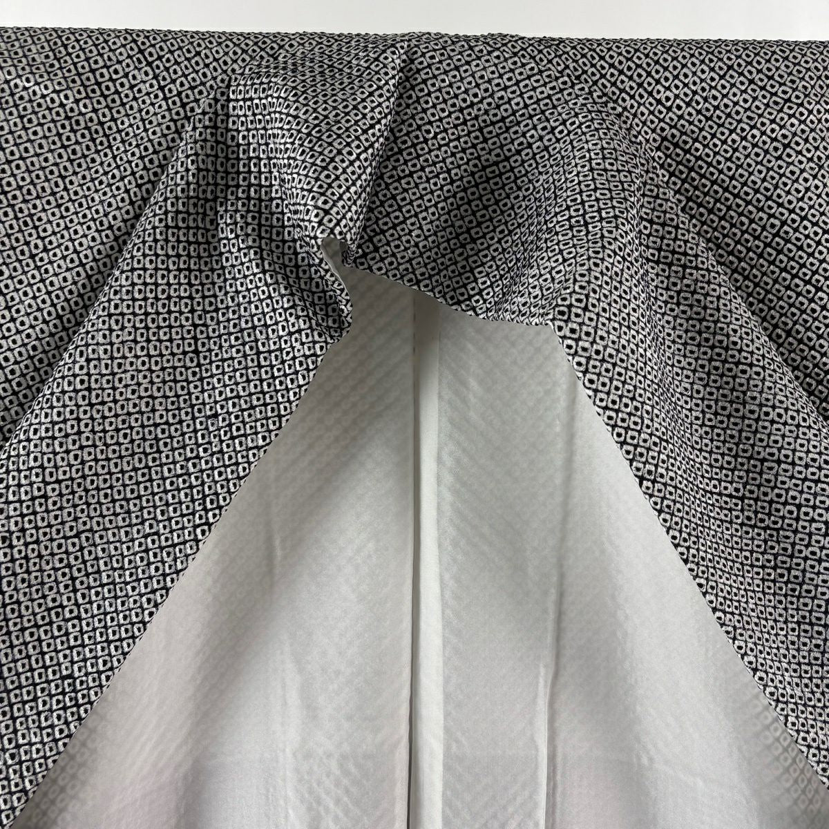 【美品】 付下 身長160cm 袖長65cm M 雙層 藤娘 落款あり 波 絞染 黑灰 純蠶絲 逸品級