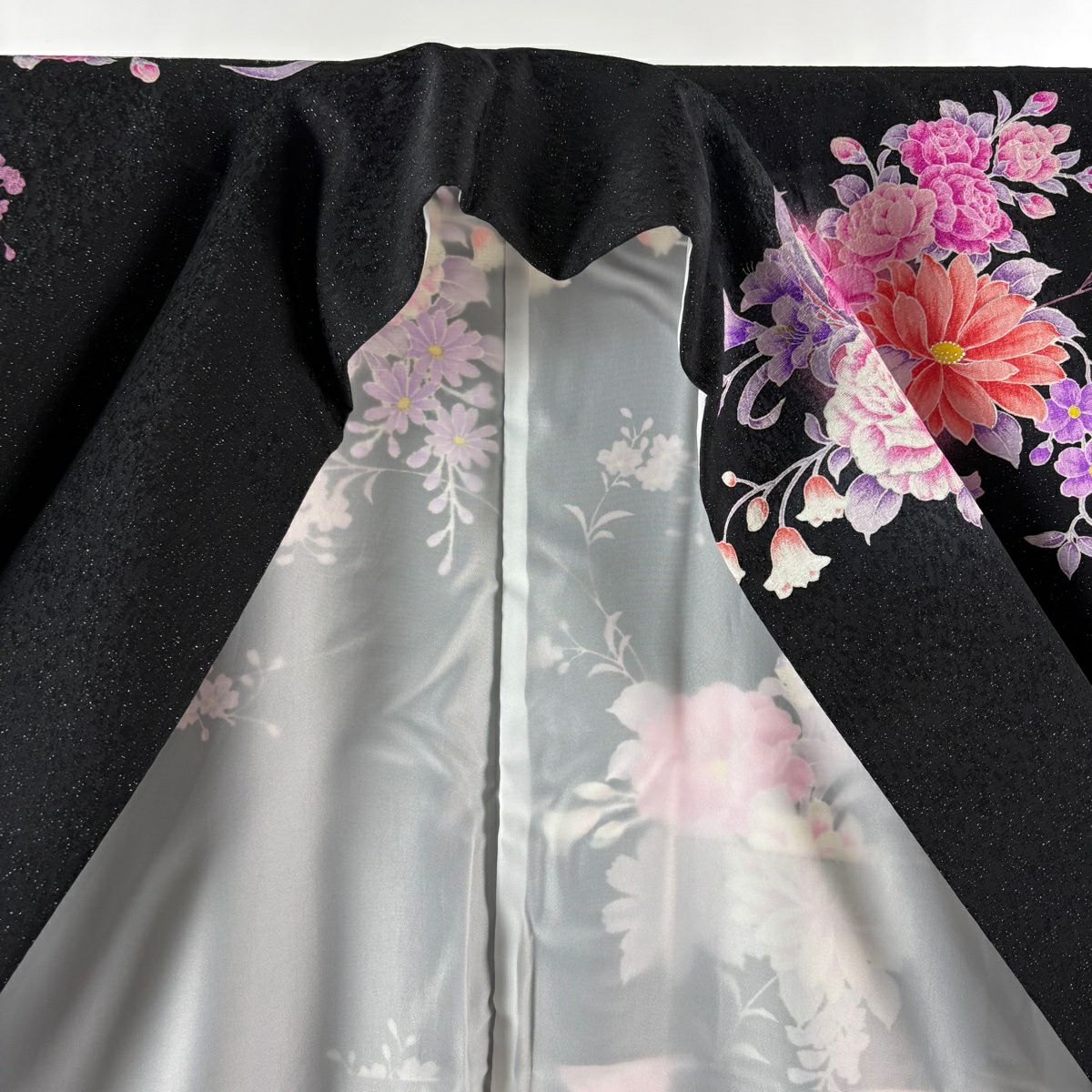 【美品】振袖禮服 身長163cm 袖長65.5cm M 雙層 草花紋紋 薔薇 金銀彩 黑 純蠶絲 逸品級