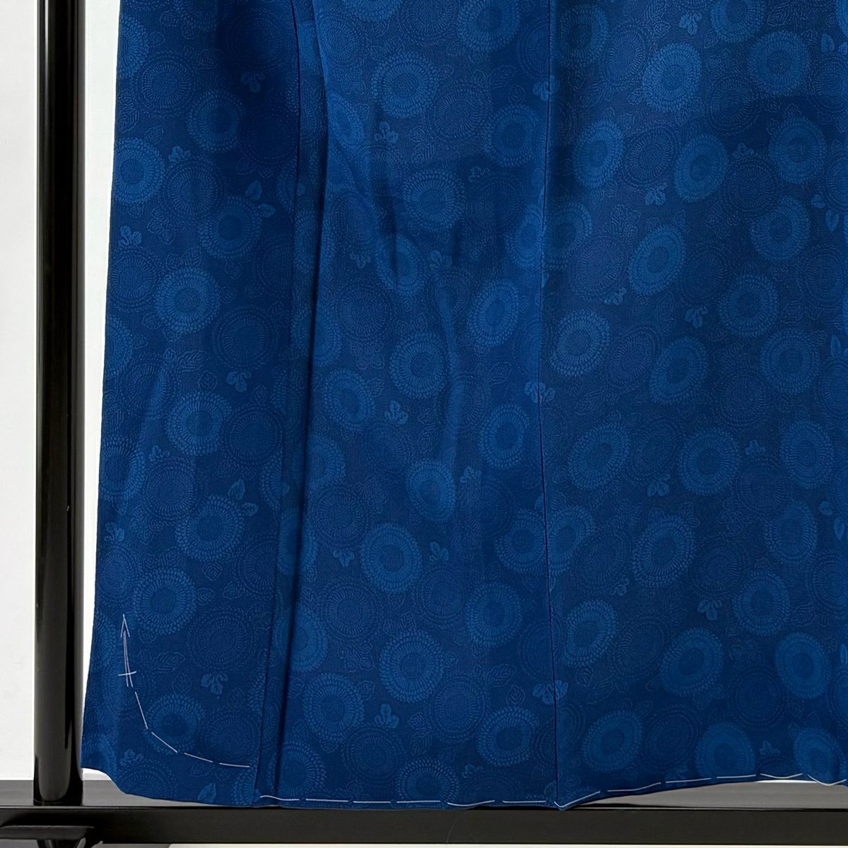 【美品】 小紋 身長155.5cm 袖長63.5cm S 雙層 落款あり 菊花 絞織 深藍 純蠶絲 秀品級