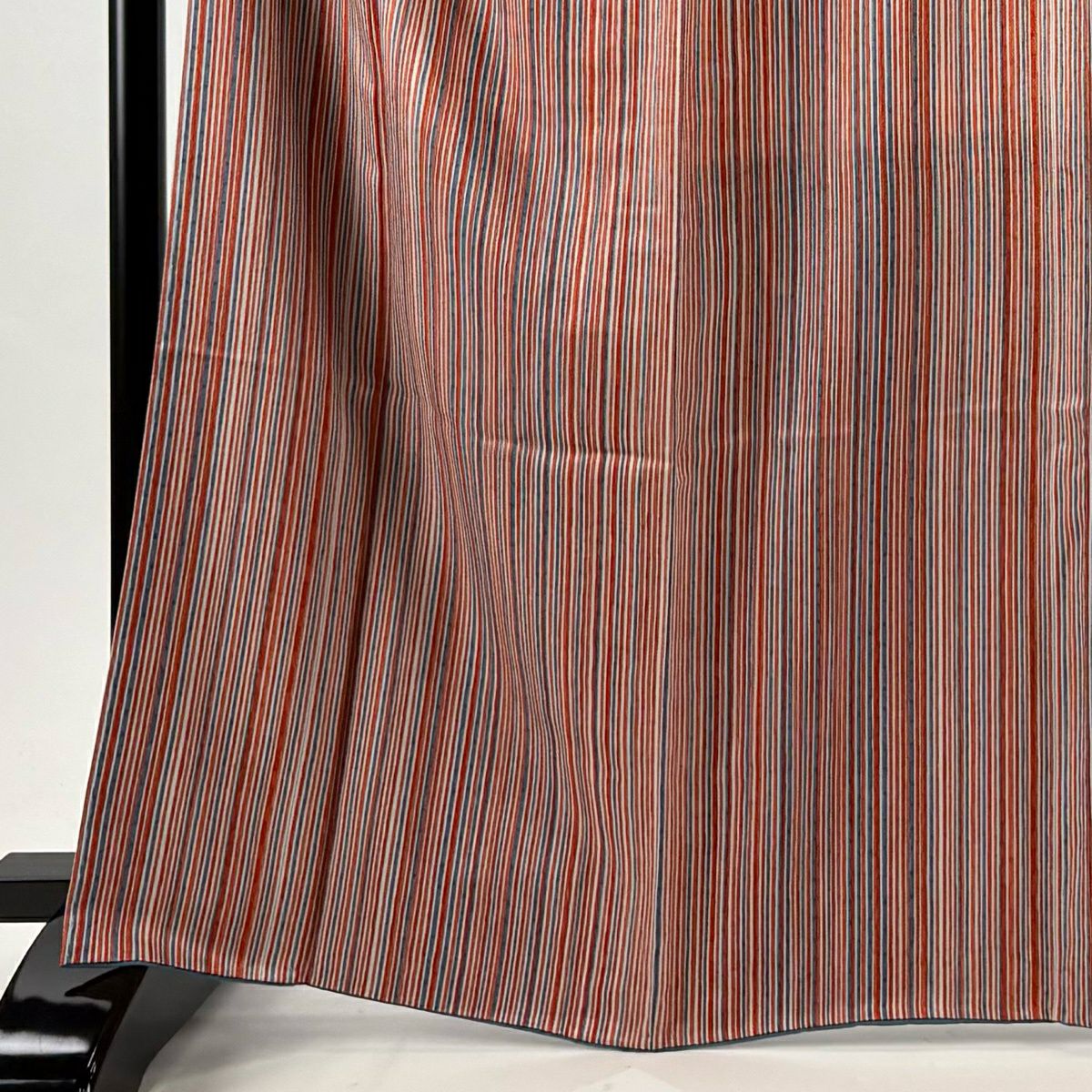 【美品】 小紋 身長168cm 袖長65cm M 雙層 二代目更喜 落款あり 縱條紋 朱色 純蠶絲 秀品級