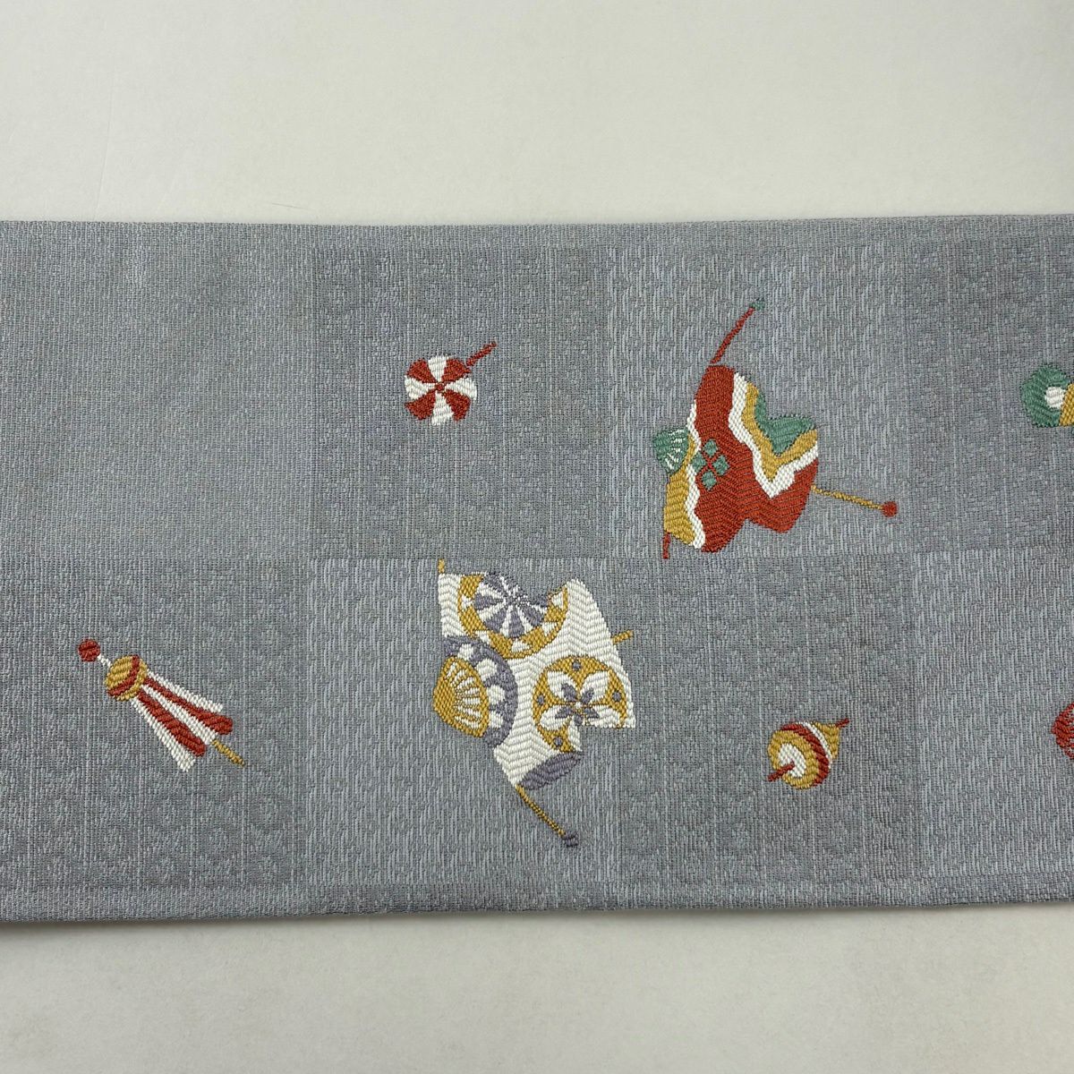 【美品】 名古屋帶 名品級 風車 独樂 灰色 純蠶絲