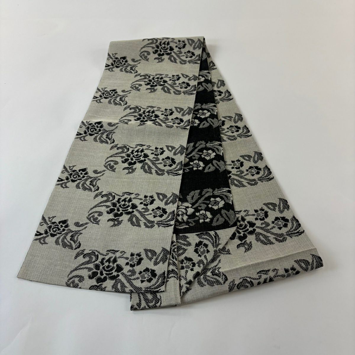 【美品】 名古屋帶 名品級 八寸名古屋帶 松樹葉仕立 花唐草紋 米色 純蠶絲