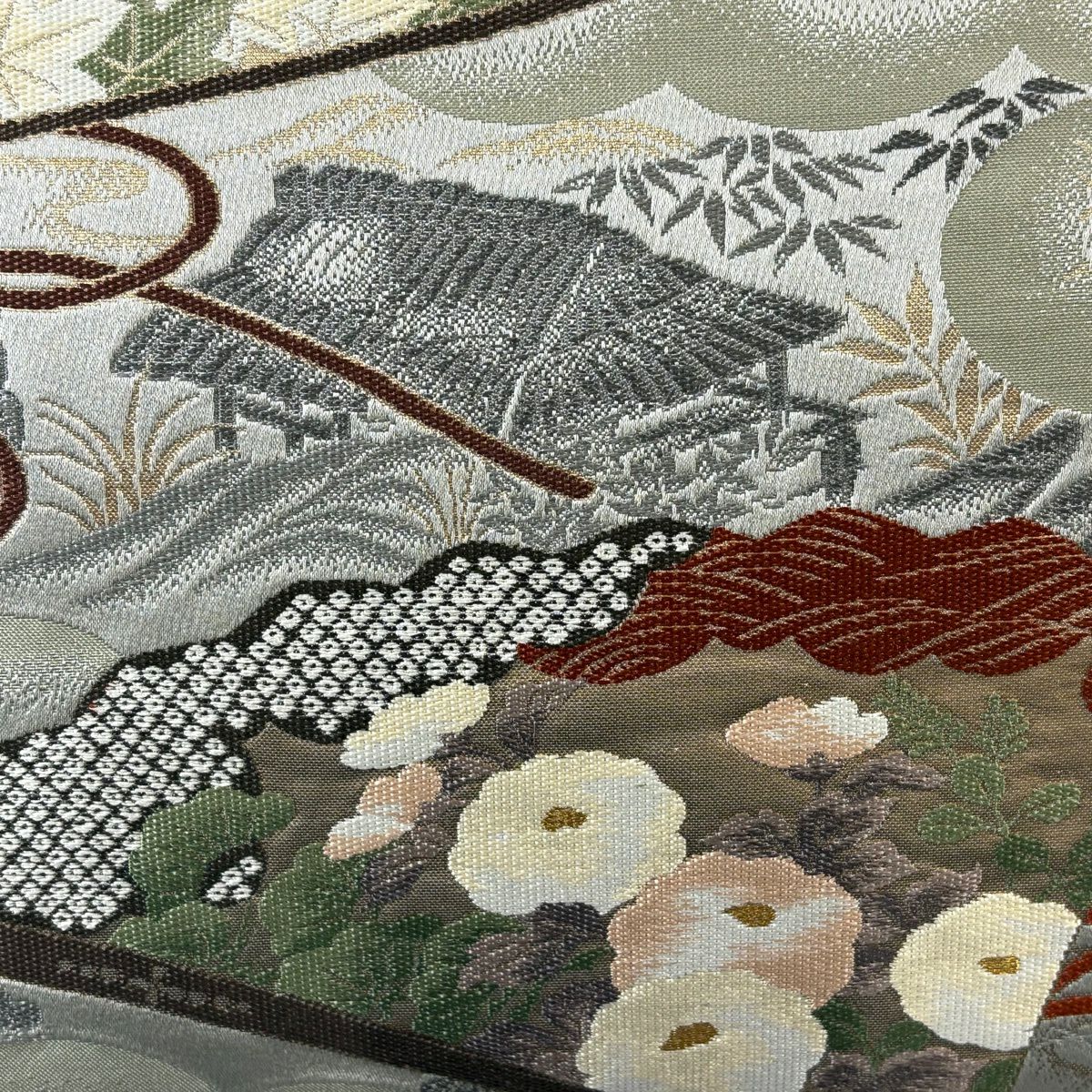 【美品】 袋帶 名品級 貝島春美 落款あり 綺麗 扇子 菊花 金金箔 灰色 六通 純蠶絲