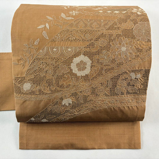 【美品】名古屋帶 秀品級 紬織織 花唐草紋 草花紋刺繡 山吹茶 純蠶絲