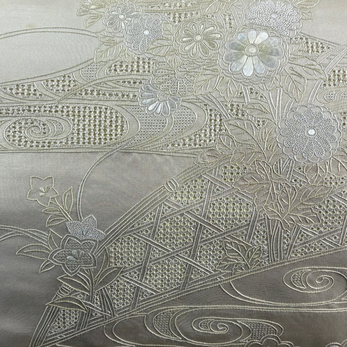 袋帶 秀品級 關西仕立 雛菊花 桔梗 刺繡 金金箔 米色 大鼓圖案 純蠶絲