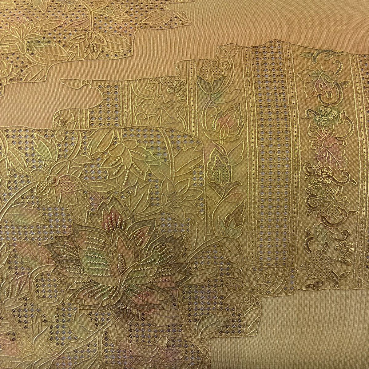 【美品】 袋帶 秀品級 草花紋紋 金糸刺繡 米色 お太鼓圖案 純蠶絲