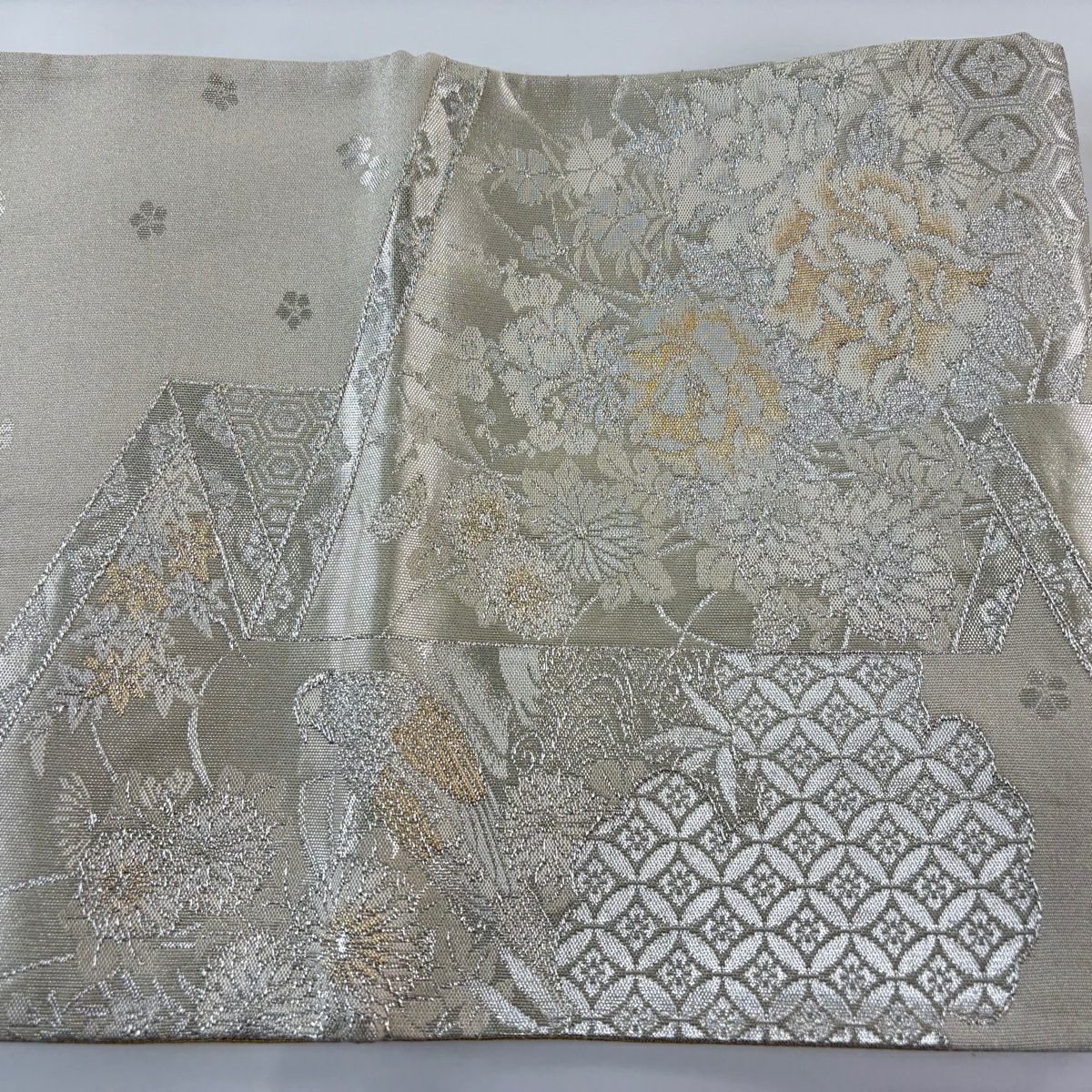 【美品】 袋帶 秀品級 落款あり 關西仕立 草花紋紋 龜甲 金銀彩 金金箔 灰白 六通 純蠶絲