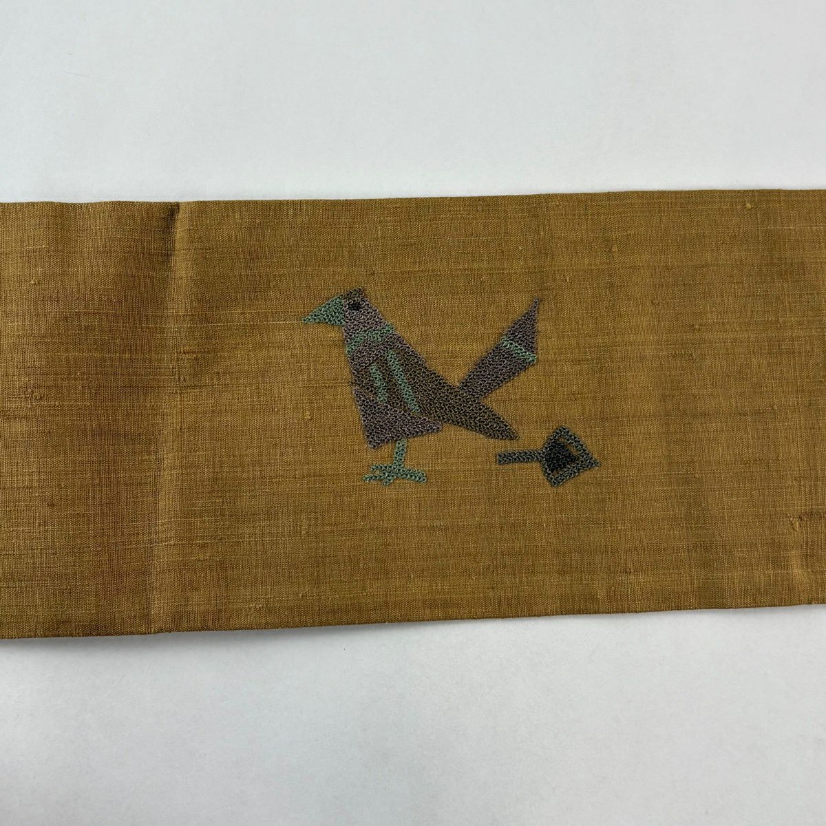 【美品】 名古屋帶 優品級 紬織織 鳥 草花紋刺繡 山吹茶 純蠶絲