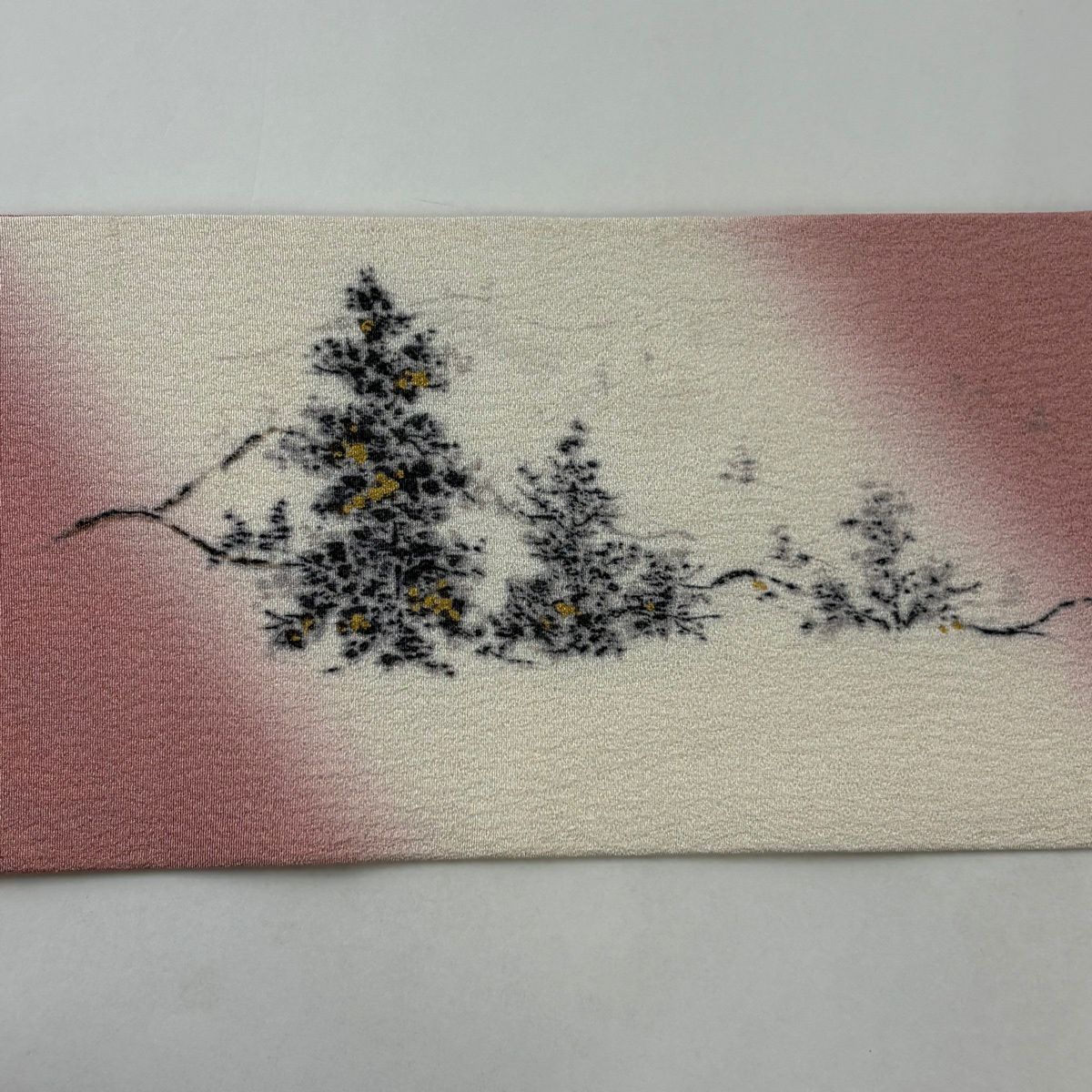名古屋帶 秀品級 落款有 山科春宣 樹木 遠山 金彩裝飾 粉紅 純蠶絲