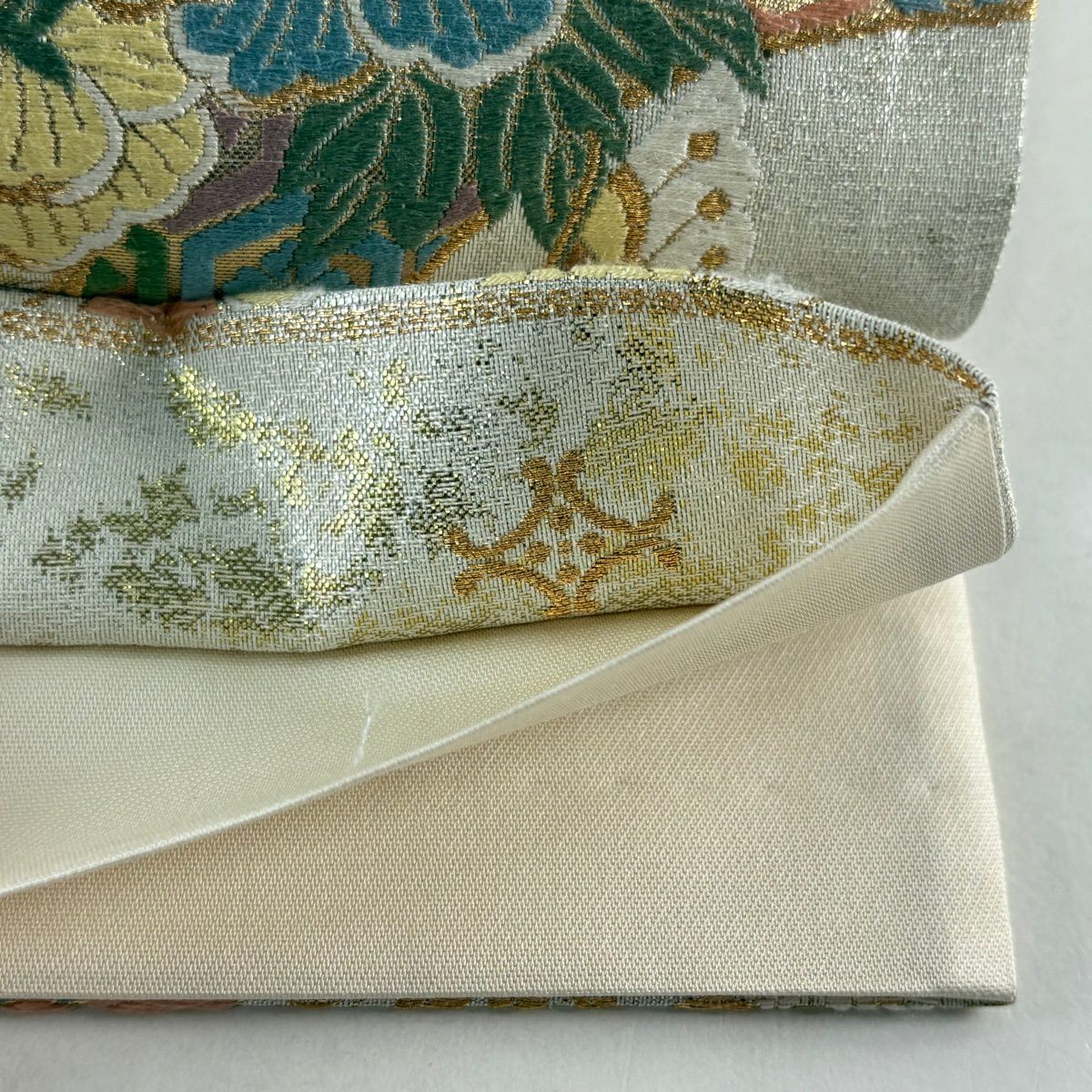 【美品】 袋帶 秀品級 國寶的紋樣 金金箔 金絲 白 六通 純蠶絲