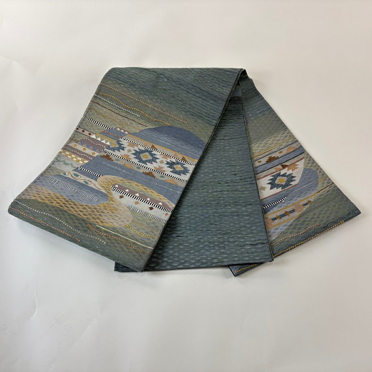 【美品】 袋帶 秀品級 流水 幾何學 灰綠 お太鼓圖案 純蠶絲