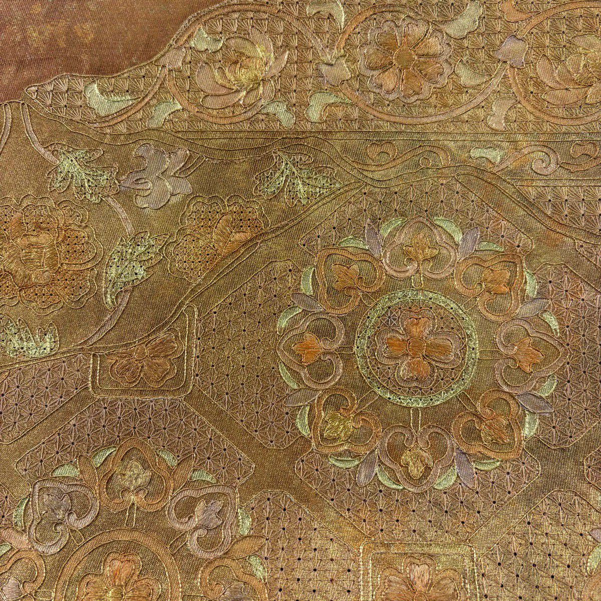 【美品】 袋帶 秀品級 華紋 花唐草紋 刺繡 金彩裝飾 橙色 大鼓圖案 純蠶絲