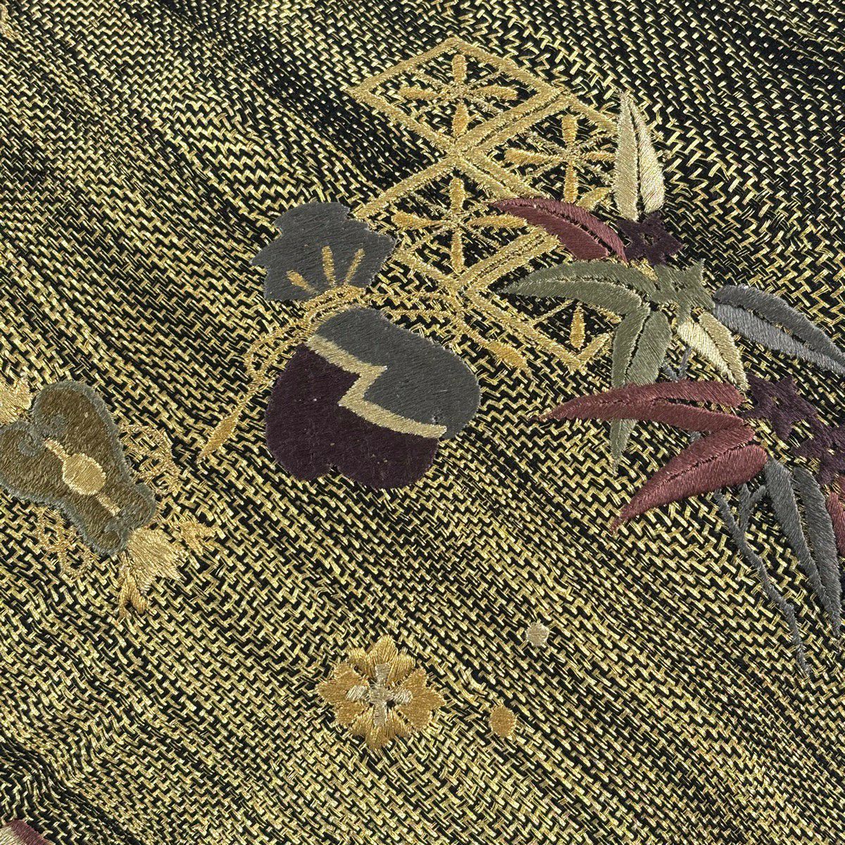 【美品】 袋帶 秀品級 寶盡くし 笹 刺繡 金絲 金色 大鼓圖案 純蠶絲