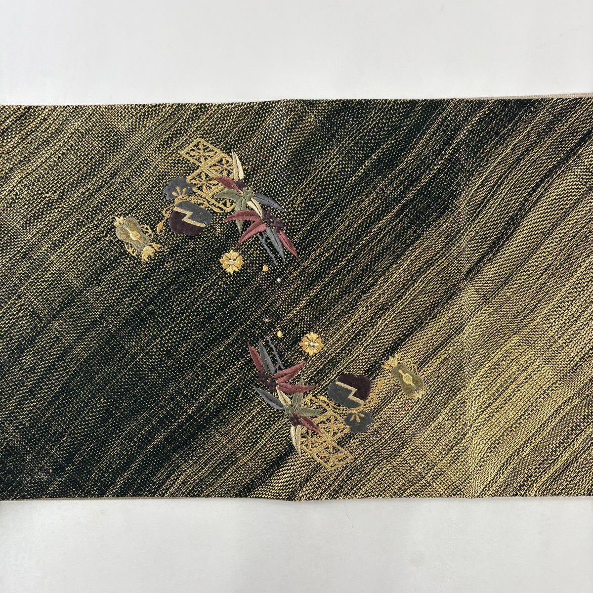 【美品】 袋帶 秀品級 寶盡くし 笹 刺繡 金絲 金色 大鼓圖案 純蠶絲