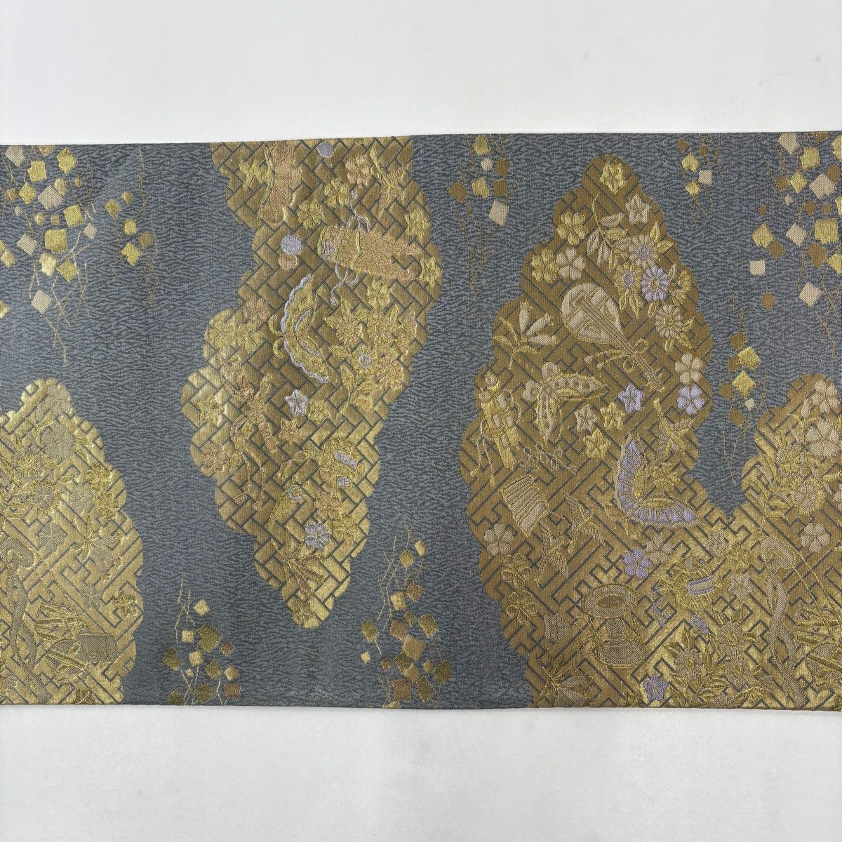 【美品】 袋帶 秀品級 雲文 寶盡くし 金金箔 灰色 六通 純蠶絲