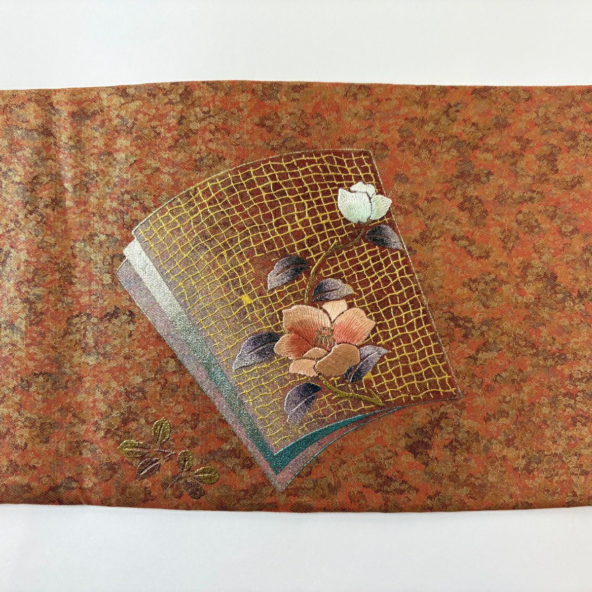 名古屋帶 秀品級 冊子 草花紋刺繡 金銀彩 茜 純蠶絲