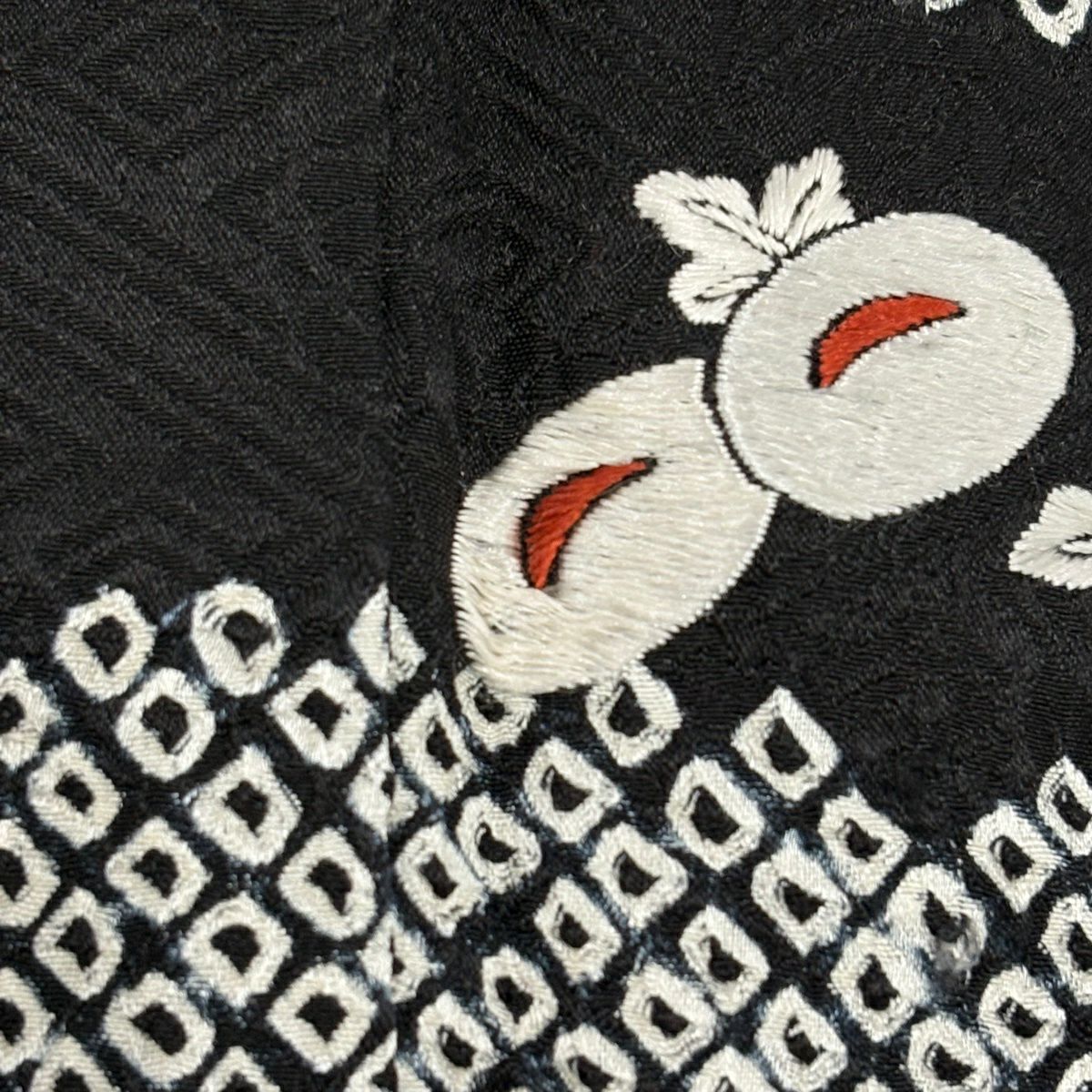 【美品】 付下 身長162.5cm 袖長62.5cm S 雙層 ますいわ屋 段紋 饅頭菊花 刺繡 絞染 黑 純蠶絲 秀品級