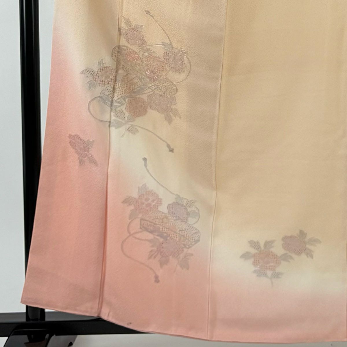 【美品】 付下 身長162.5cm 袖長63.5cm S 雙層 文箱 草花紋刺繡 漸層 粉米色 純蠶絲 優品級