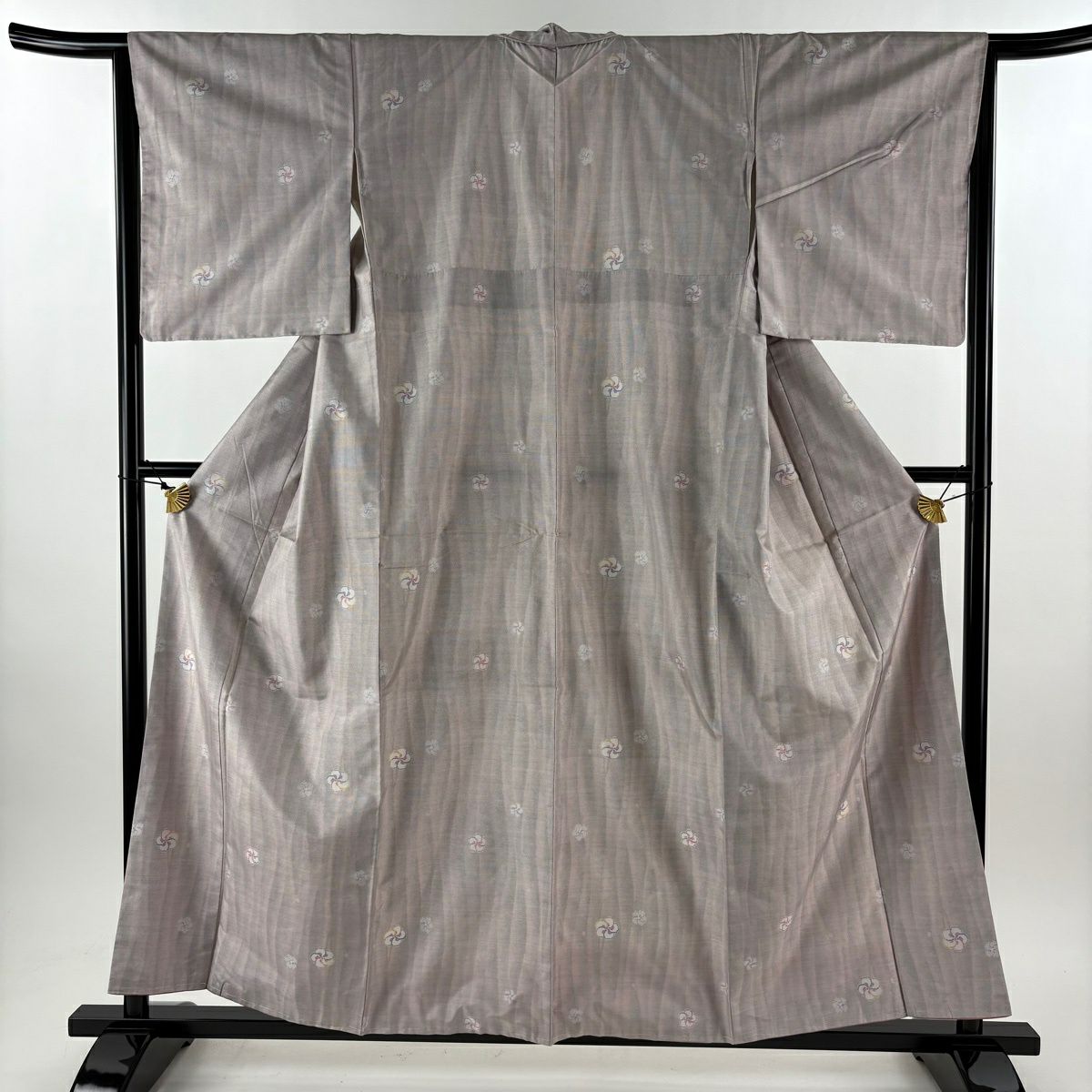 【美品】 大島紬織 身長157.5cm 袖長64.5cm M 雙層 都喜ヱ門 證書附帶 旋梅花 斜條 灰紫 純蠶絲 逸品級
