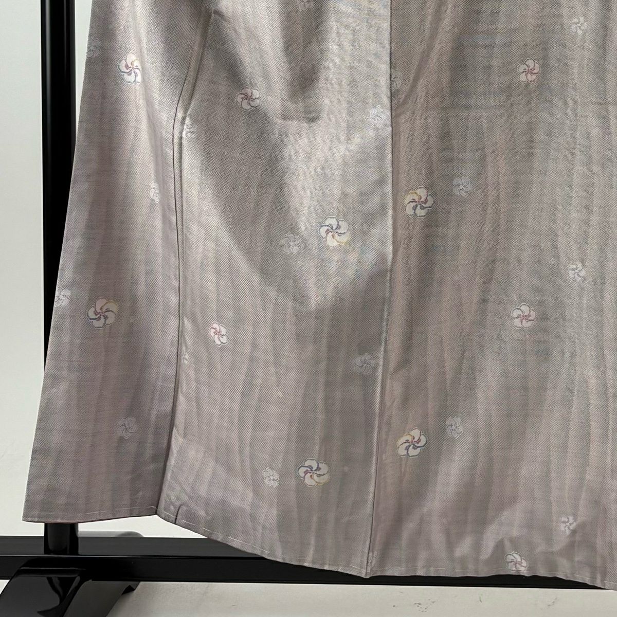 【美品】 大島紬織 身長157.5cm 袖長64.5cm M 雙層 都喜ヱ門 證書附帶 旋梅花 斜條 灰紫 純蠶絲 逸品級