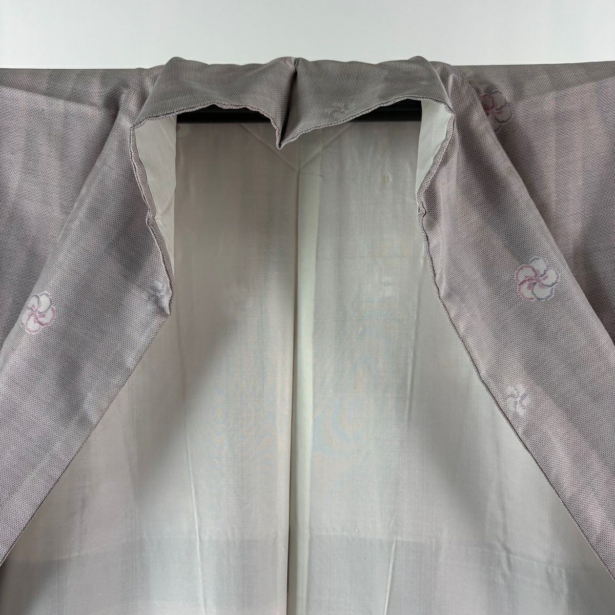 【美品】 大島紬織 身長157.5cm 袖長64.5cm M 雙層 都喜ヱ門 證書附帶 旋梅花 斜條 灰紫 純蠶絲 逸品級
