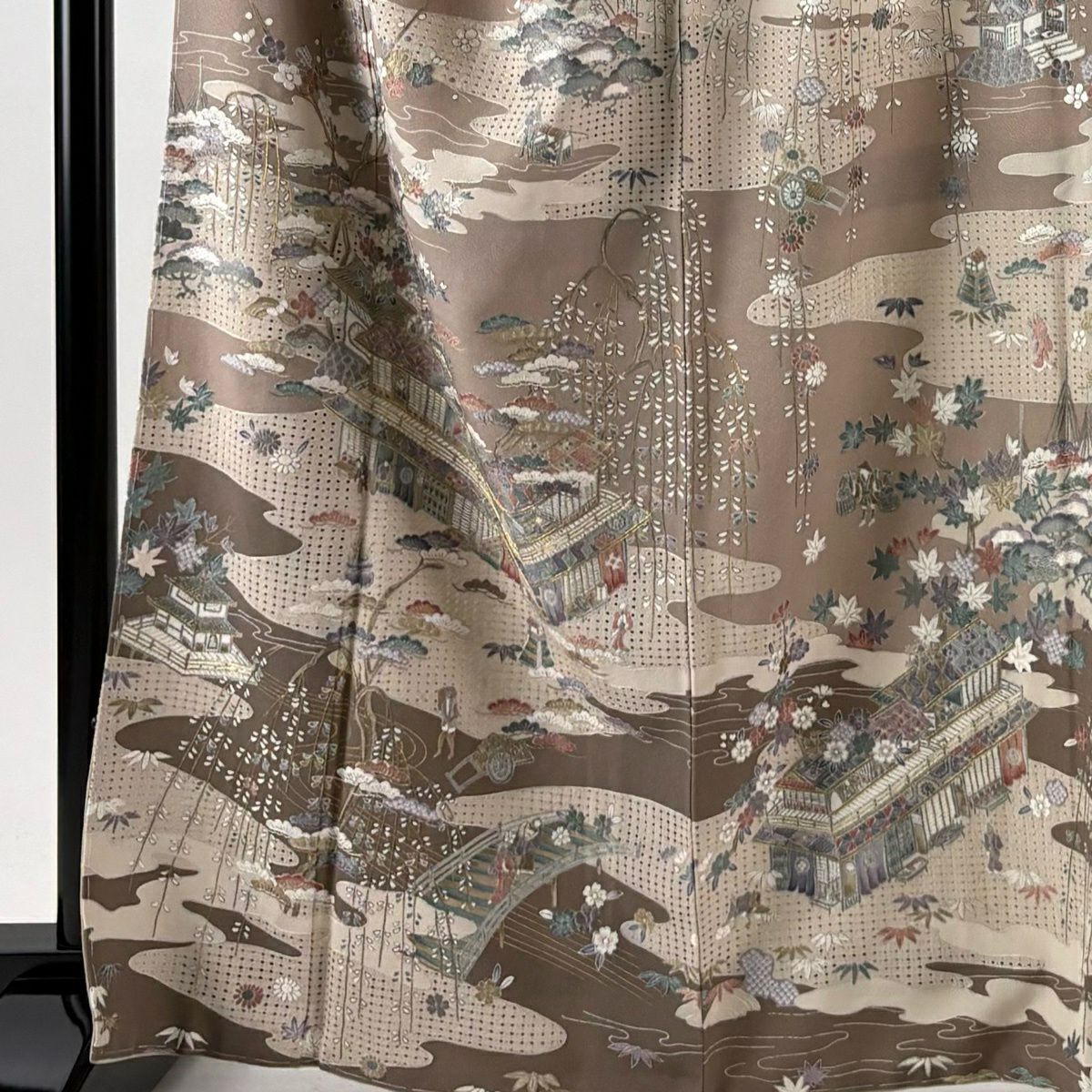【美品】訪問服 身長165cm 袖長68cm L 雙層 建物 松樹竹子梅花 金糸刺繡 灰茶 純蠶絲 逸品級