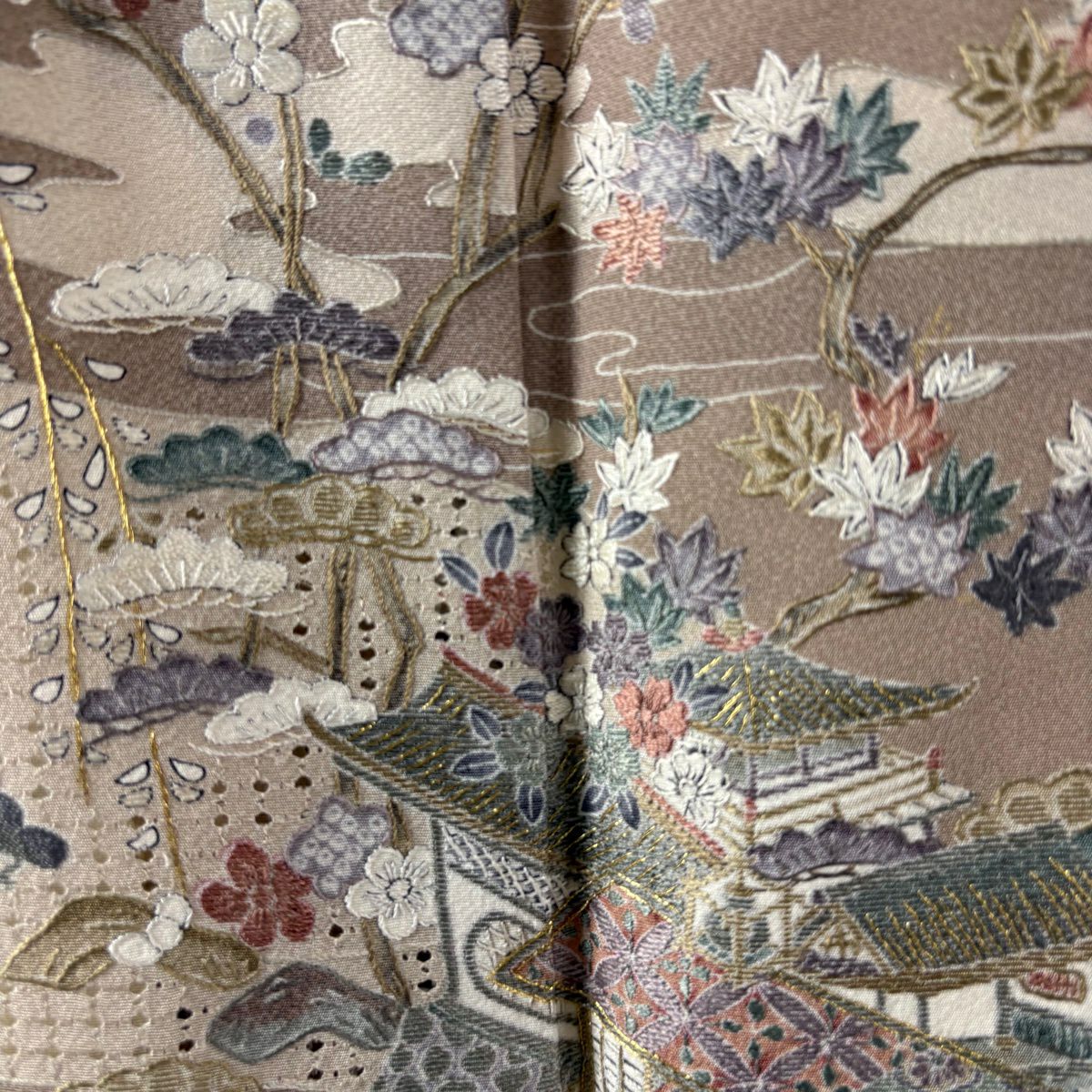 【美品】訪問服 身長165cm 袖長68cm L 雙層 建物 松樹竹子梅花 金糸刺繡 灰茶 純蠶絲 逸品級