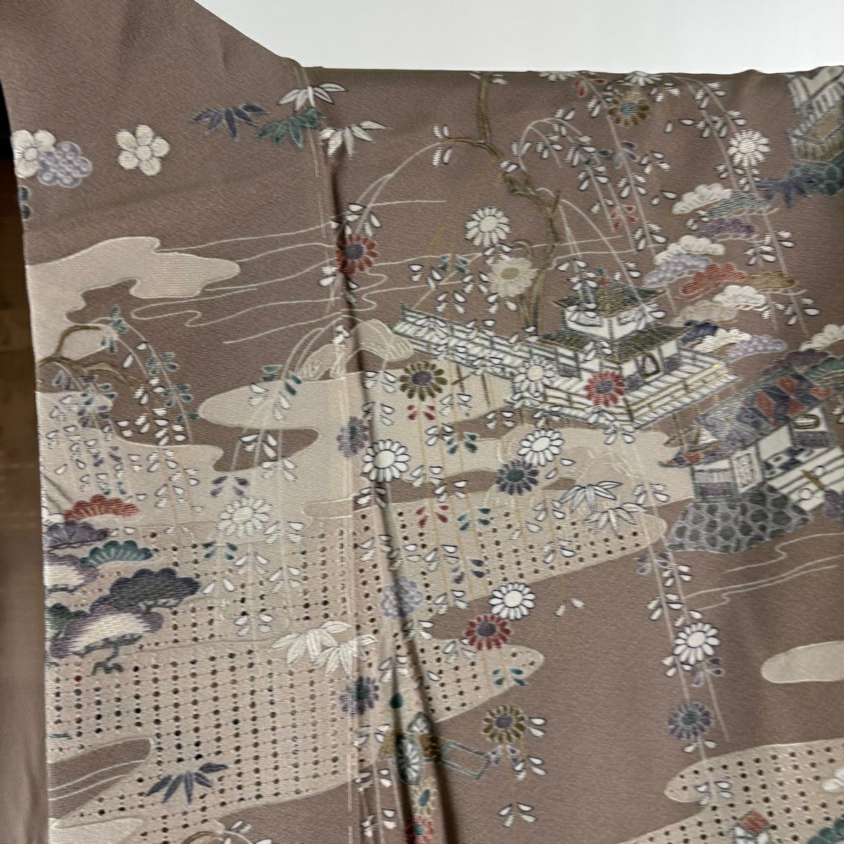 【美品】訪問服 身長165cm 袖長68cm L 雙層 建物 松樹竹子梅花 金糸刺繡 灰茶 純蠶絲 逸品級